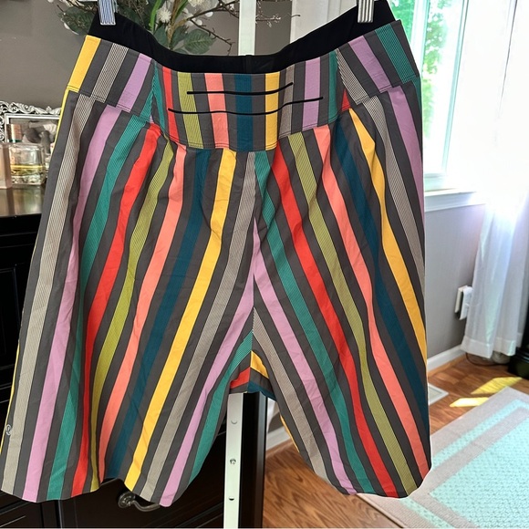 Lululemon Multicolor Stripe Hybrid Shorts Size 40 - Picture 8 of 16